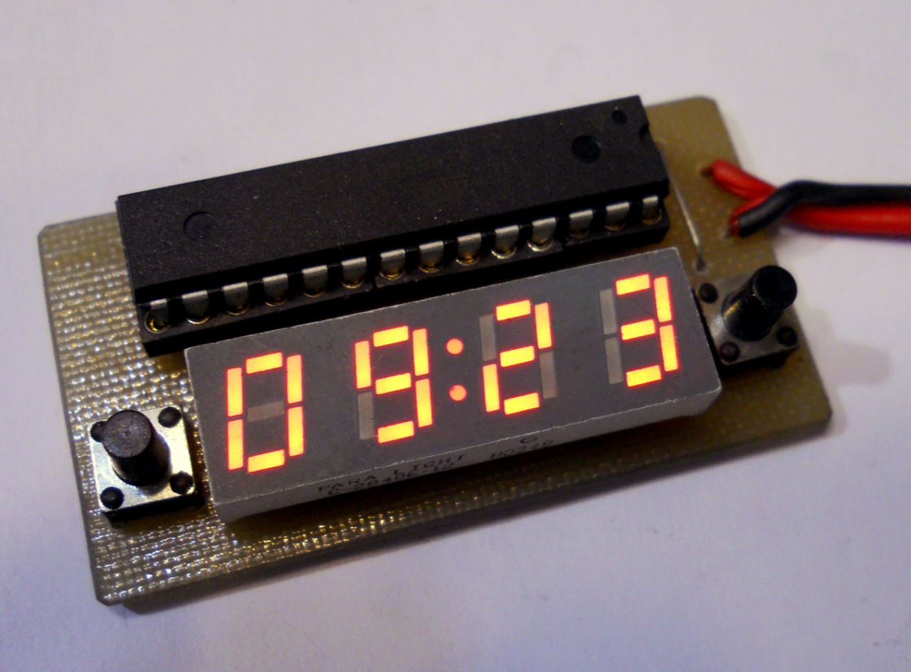 Установить простые часы. Часы на attiny2313 и ds1307. Термометр на atmega8. Часы-термометр на микроконтроллере atmega8. Часы на микроконтроллере atmega8 и ds1307.